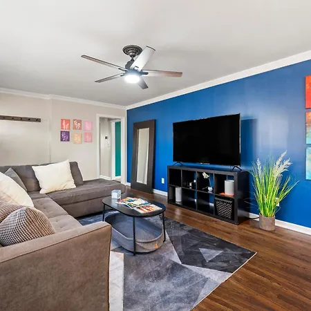 The Rhitreat Self Ck-In Near Dwntwn & Airport Villa